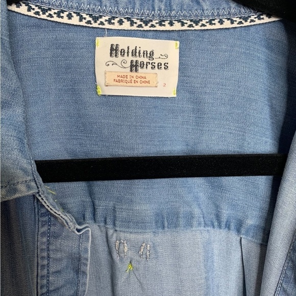 Holding Horses Anthropologie Ombre Denim Zip Lace Detail Shirt Size 2 - Picture 2 of 12